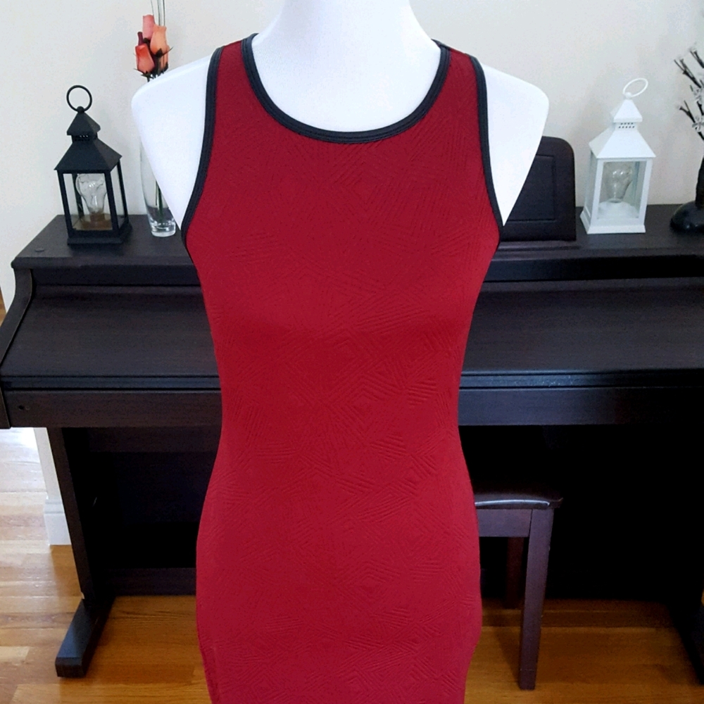 Forever 21 Size M Burgundy Geometric Bodycon Dress